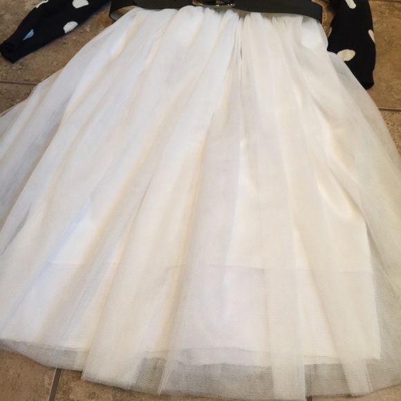 White Tulle layered full skirt. Sz. Small - Picture 3 of 4