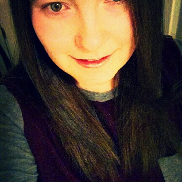 Meet your Posher, Katie - Picture 2 of 2