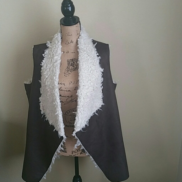 Aeropostale Faux Sherpa Vest - Picture 2 of 4