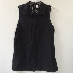 Black sleeveless shirt with lace details
