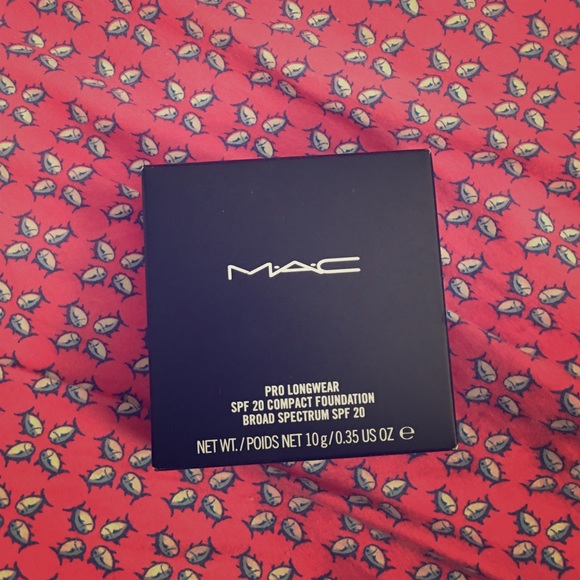 MAC pro longwear compact foundation NC15