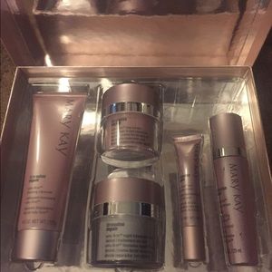 Mary Kay time wise repair set