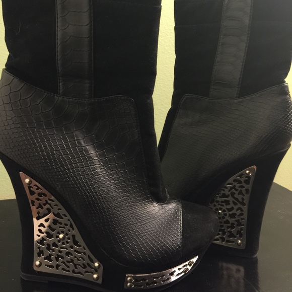Black 4in wedge heel platform ankle boots