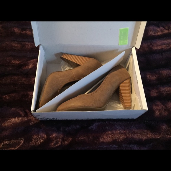 Rampage Jenkinson Tan Heels Size 8 - Picture 2 of 2