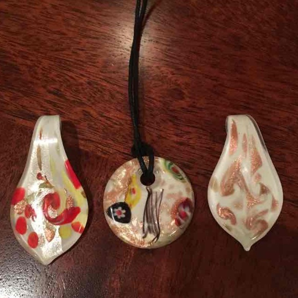 ⬇️FINAL MARKDOWN⬇️3 piece set glass pendants