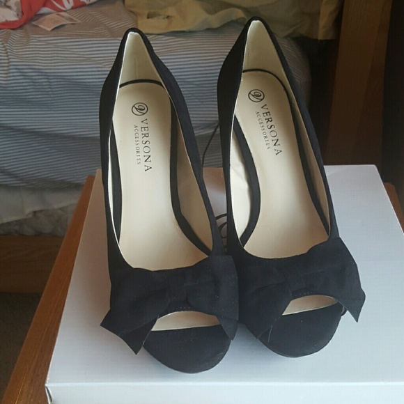 Black suede open toed heels - Picture 3 of 3