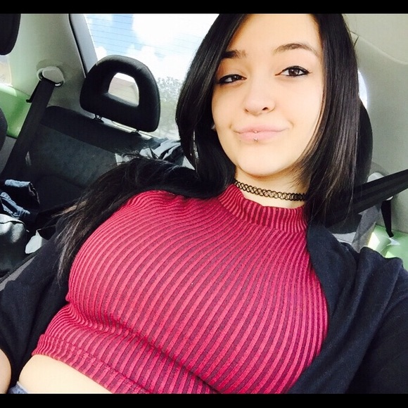 Crop top - Picture 1 of 3