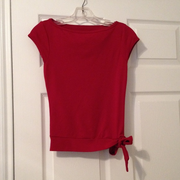 Red top with tie-off a bottom