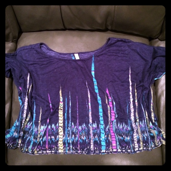 Winged arm crop top