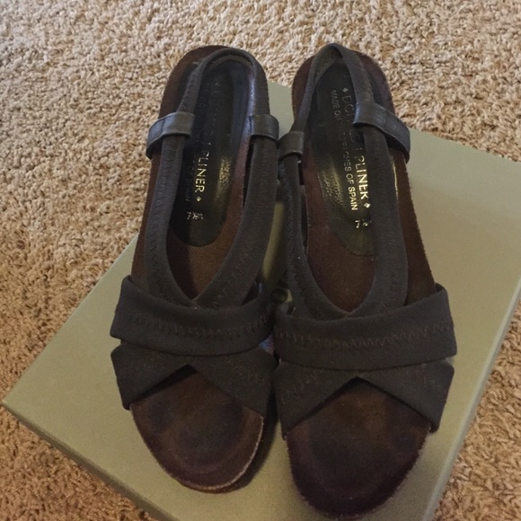 Donald Pliner black wedge