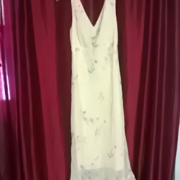 V-neck, fitted Casual Dress