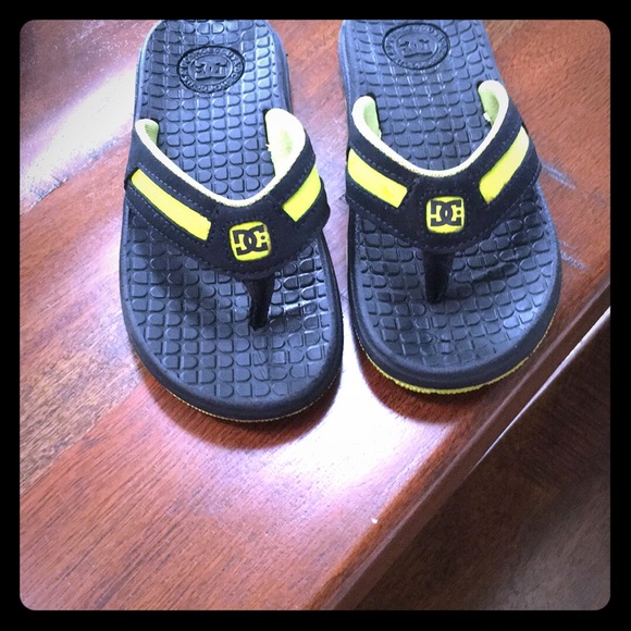 Boys DC flip flops
