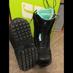 Women's Sz 10 Forum "The Mist" snowboarding boots