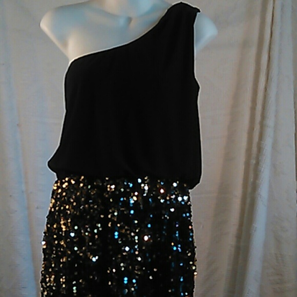 Snap Dresses & Skirts - Fun sequined party dress
