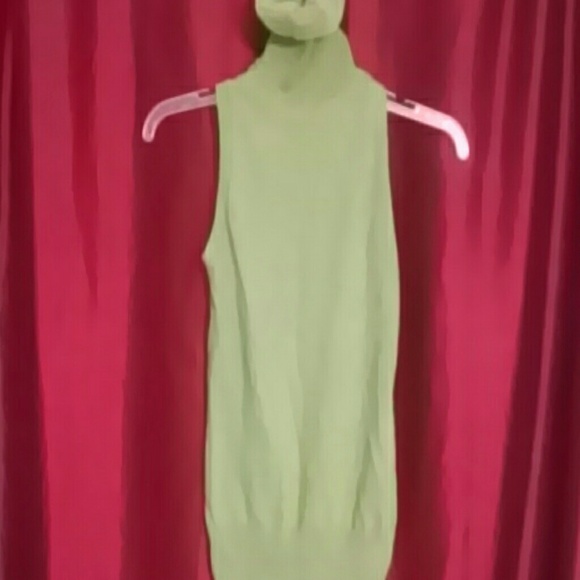 Old Navy Sleeveless Turtle Neck