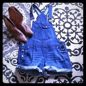 L.E.I. short-eralls. Blue size LG misses