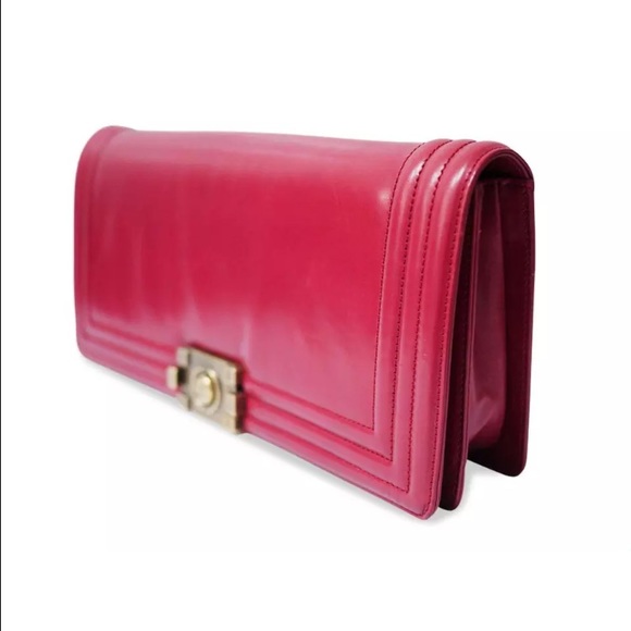 Used but in good shape Chanel clutch - Picture 2 of 4