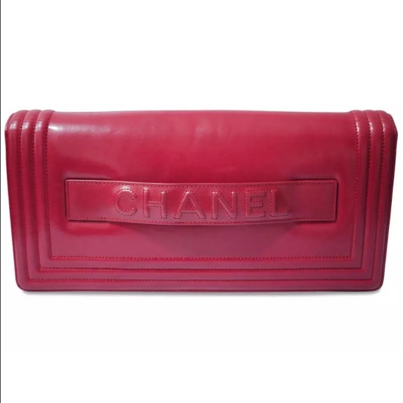 Used but in good shape Chanel clutch - Picture 3 of 4