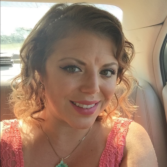 Meet your Posher, Sheena - Picture 2 of 2