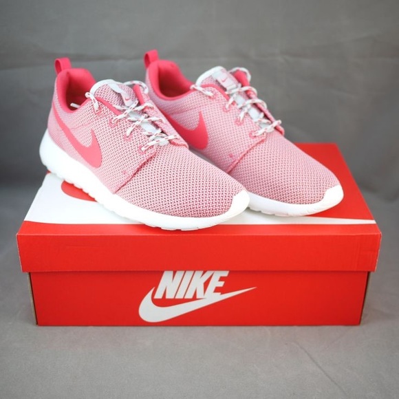 Nike Shoes - Nike Roshe Run