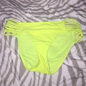 Strappy bikini bottoms