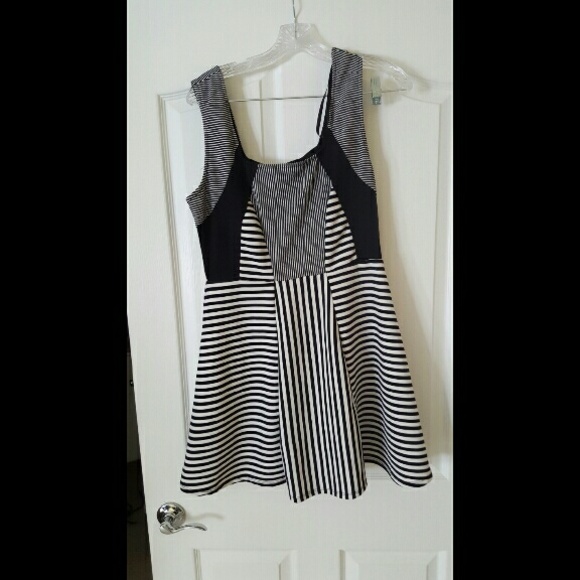 City Triangles black and white dress XL