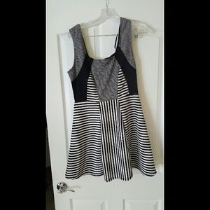 City Triangles black and white dress XL