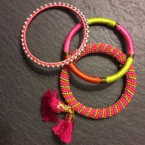Set of 3 bright bangle bracelets