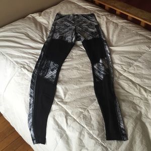 Black & White Lululemon Mesh Leggings