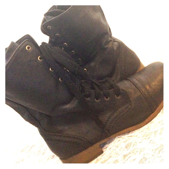 Combat boots