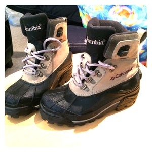 Snow boots women size 6 Columbia brand.