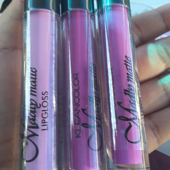 Kleancolor Other - Matte lipgloss purple.💜