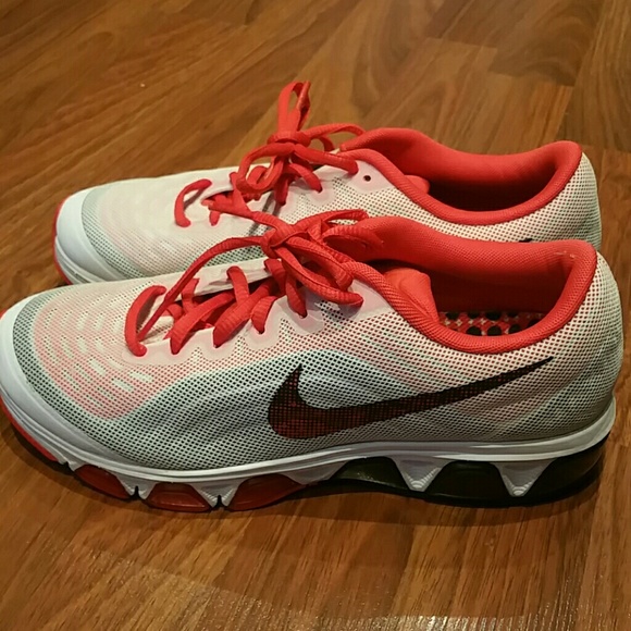 NIKE TAILWIND