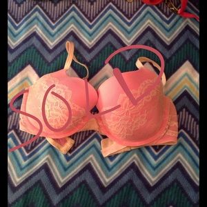 Victoria's Secret 32ddd lightly lined bra