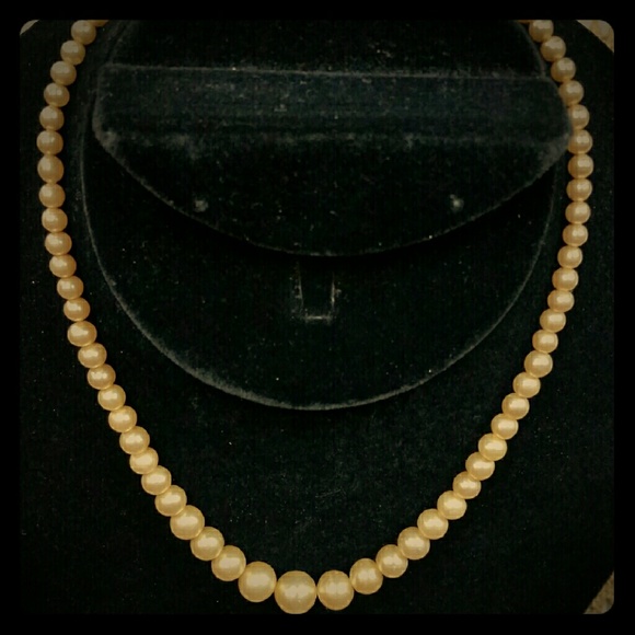 Jewelry - Vintage champagne pearl necklace