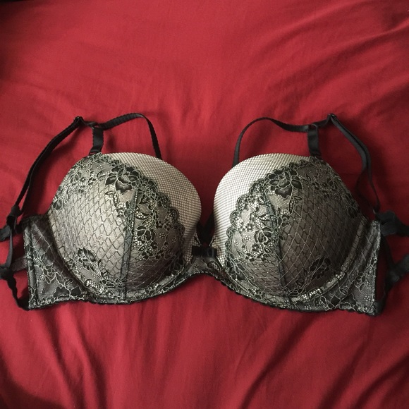 Sexy laced bra - Picture 1 of 3