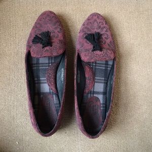 "Born" burgundy loafers with black tassel