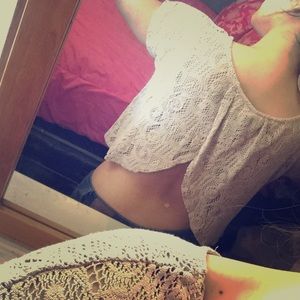 😍 knitted crop top 😍 Gently used ! Cute & casual