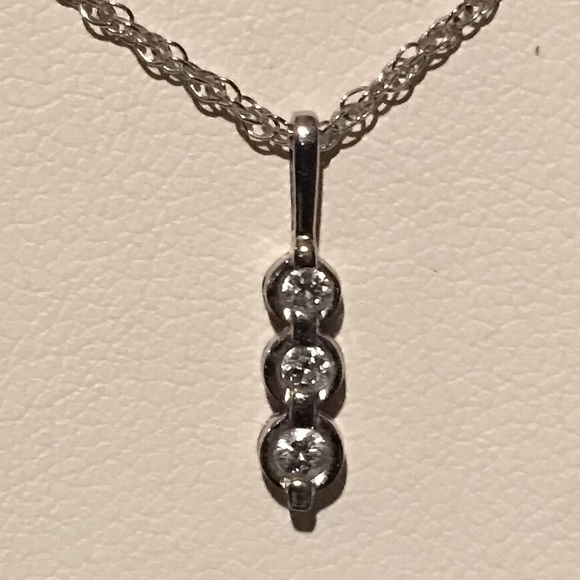14k White Gold Diamond Necklace