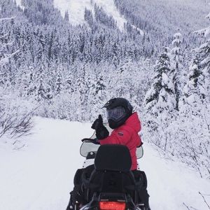 Meet your Posher, Eva