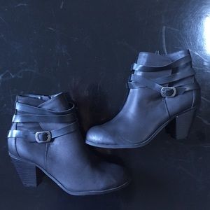 Downtown chic Black booties!!