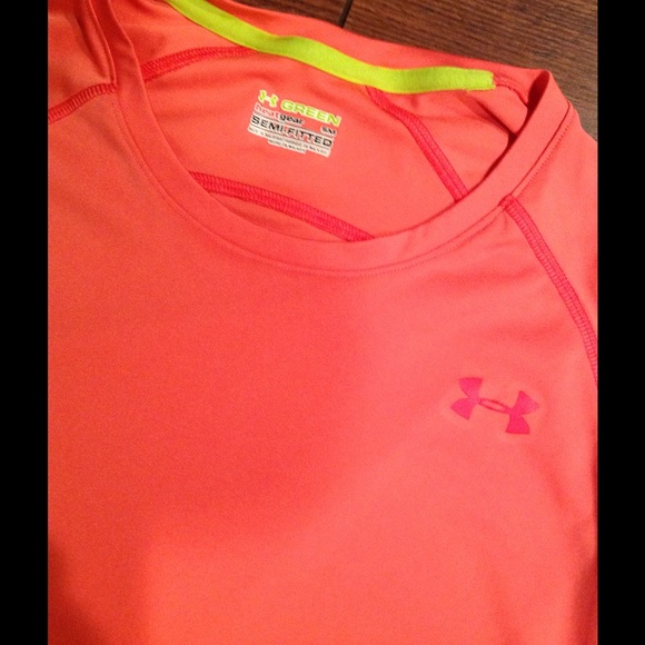 Under Armour Heat Gear Top S! - Picture 3 of 3