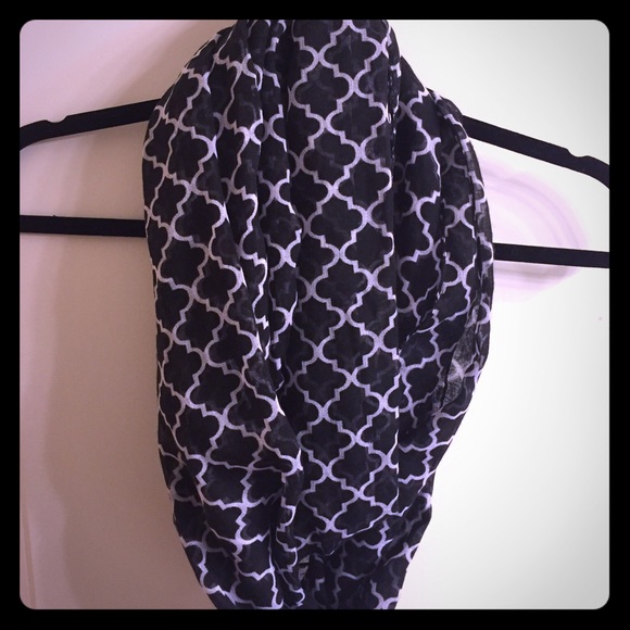 Accessories - Quatrefoil Infinity Scarf