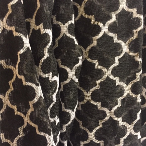 Quatrefoil Infinity Scarf - Picture 2 of 2