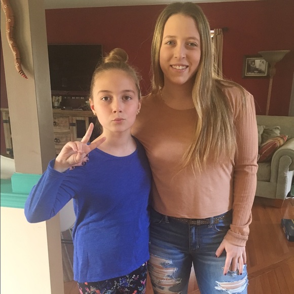 Meet your Posher, Lori - Picture 2 of 4