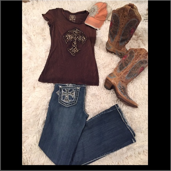 Brown t-shirt