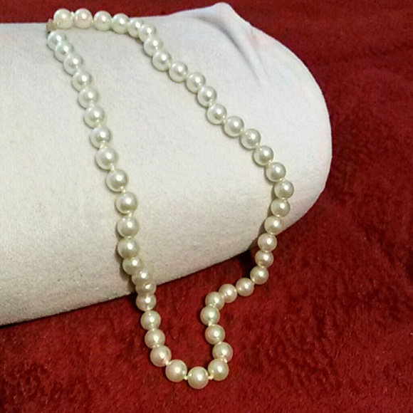 Necklace-pearls