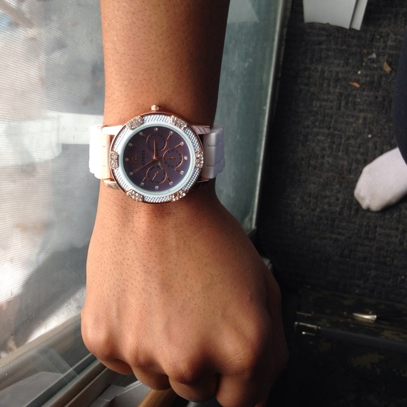 White silicone watch - Picture 2 of 3