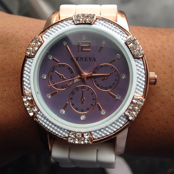 White silicone watch - Picture 3 of 3