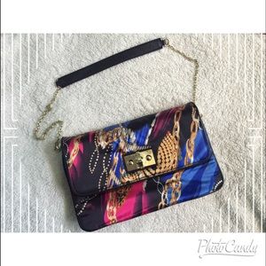 Multicolored clutch